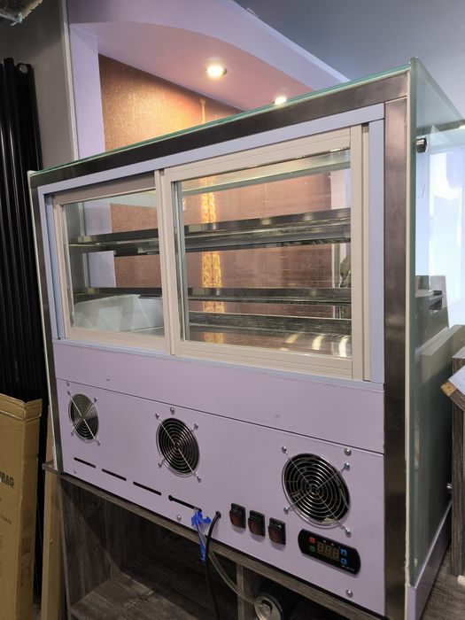 Холодильная витрина