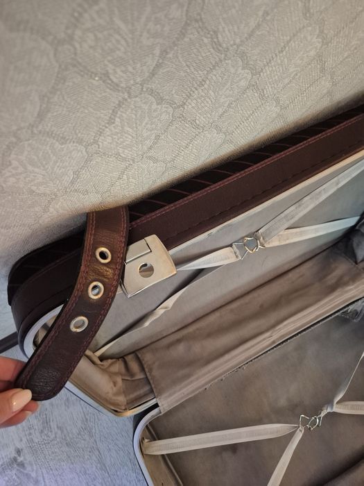 Продам чемодан на колесах