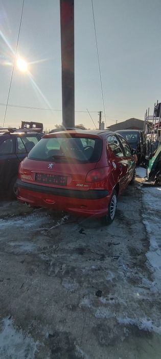 Dezmembrez Peugeot 206