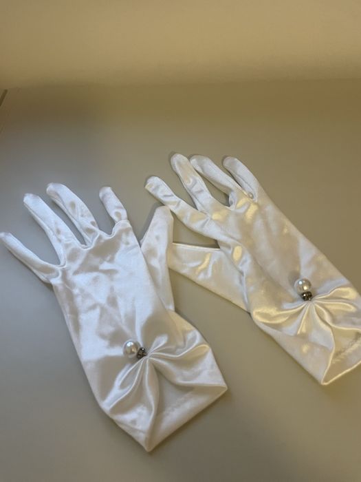 Бели сватбени ръкавици