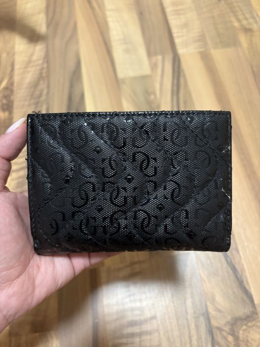 Guess портмоне.