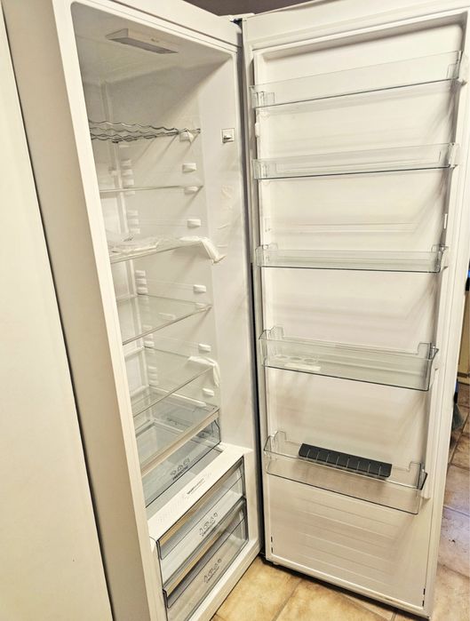 Vând frigider GORENJE nou,cu o usa,398 l, Inalțime 185 cm