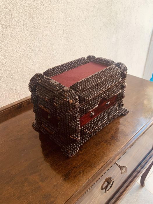Уникална антикварна Tramp Art кутия / около 1900 г. / ръчна изработка