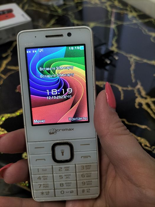 Продам телефон 2 х симочный,не рабочий.