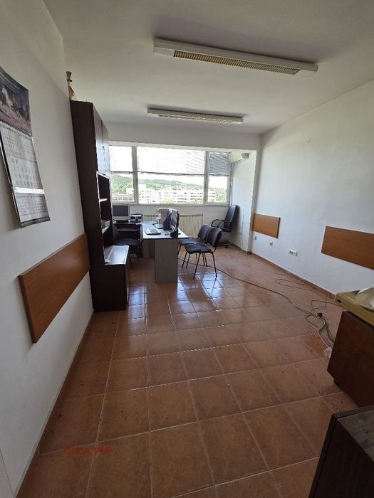Продава се Офис-етаж 215 м2 109900 евро