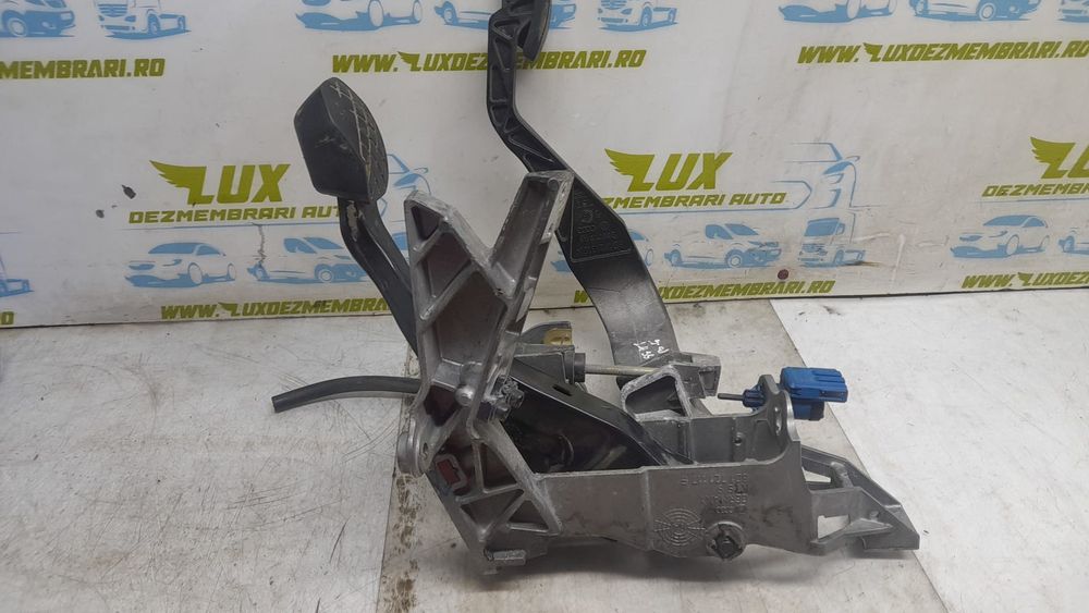Pedalier 8D1721316k Volkswagen Passat B5.5 (facelift) (2000 - 2005) 1.9 tdi AVB