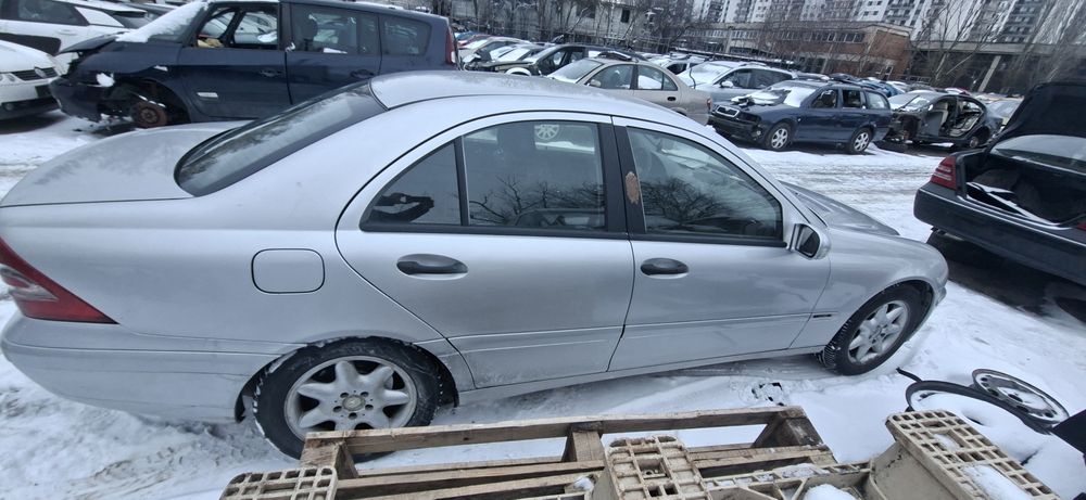 Dezmembrez Mercedes Benz w203 2.2 D 2003 611 962