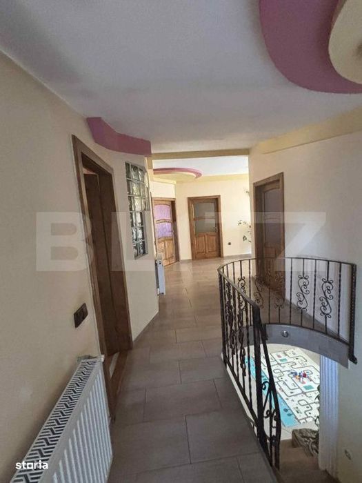 Casa de vanzare, 202 mp, zona Micro 17