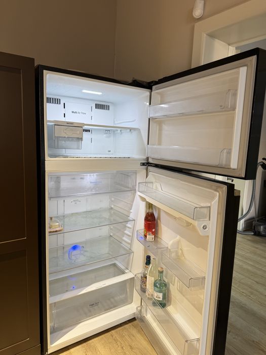 Холодильник Samsung