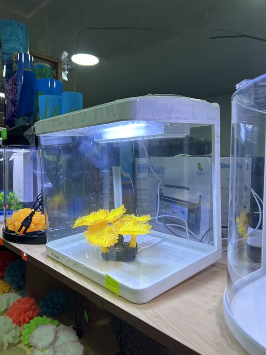 Продается заводской аквариум на 30л