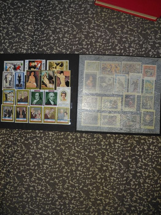 Vând 8 clasoare de timbre