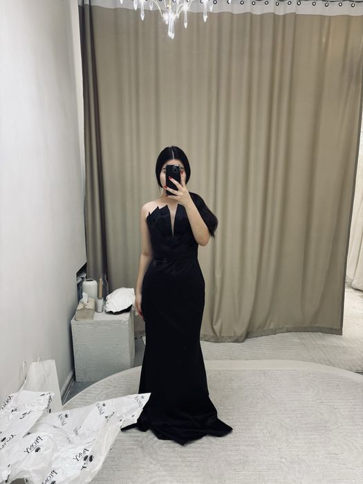 Женское вечернее платье.