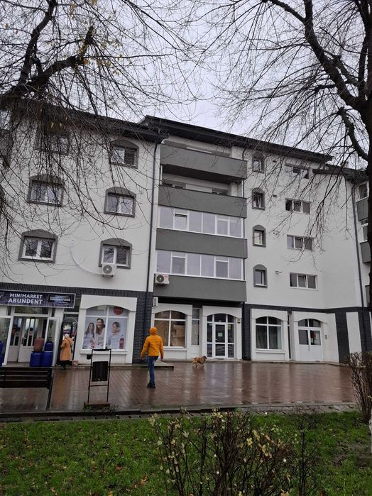 Spatiu comercial ultracentral, Podu Iloaiei, de inchiriat