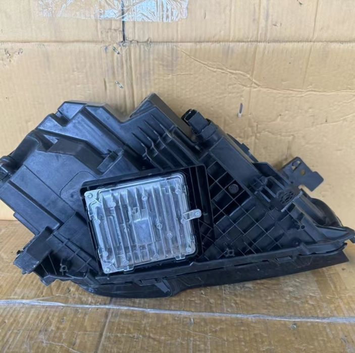 Фара  Geely monjaro