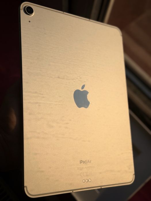 Apple iPad Air 5 gen M1 10.9” 64GB Wi-Fi + Cellular Star Light