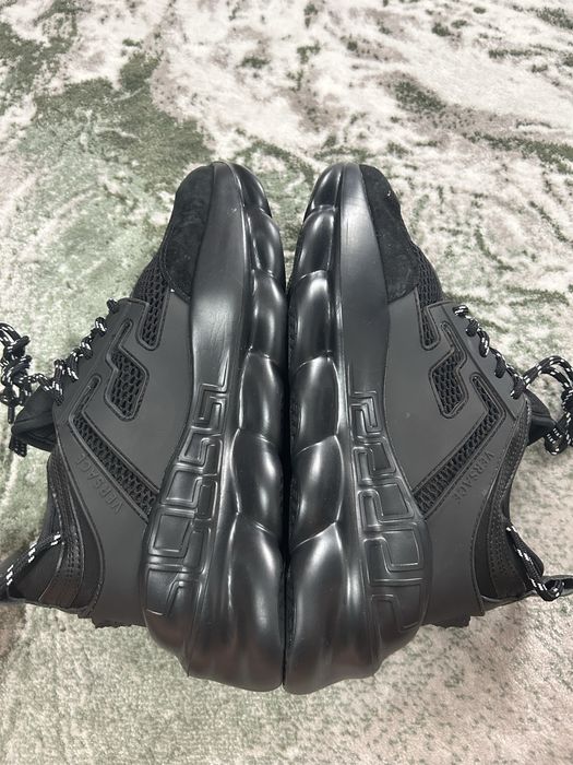 Vand Versace chain reaction