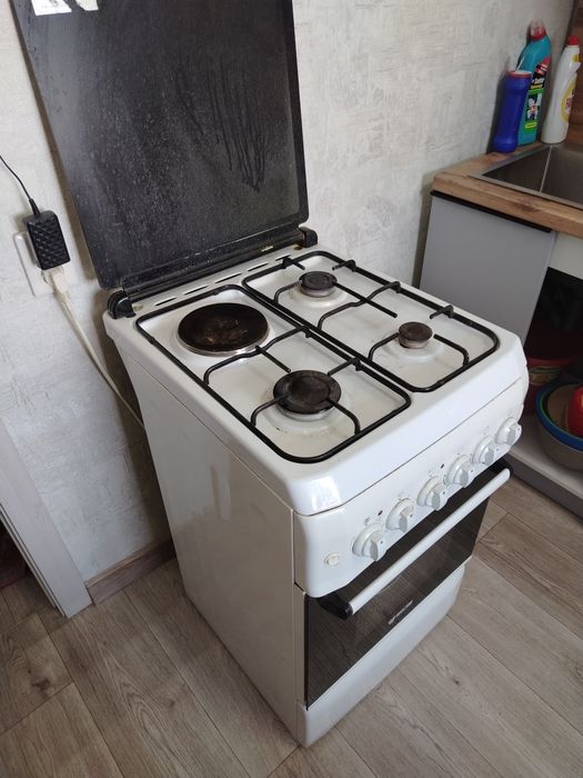 Продам газ плиту в отличном состоянии