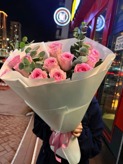 Доставкв .Цветы всех видов (1.2 метр) - доставка на 8 ое марта!