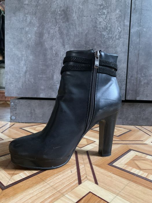 Продам ботиники