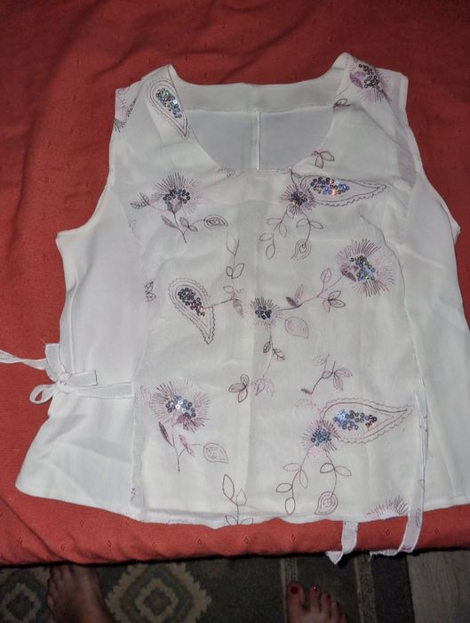 Costum ideal pentru orice , ocazie 3 piese de la casa de moda,