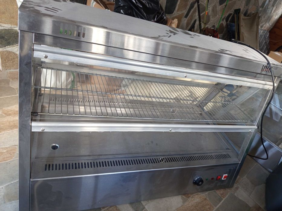 Продавам топла витрина