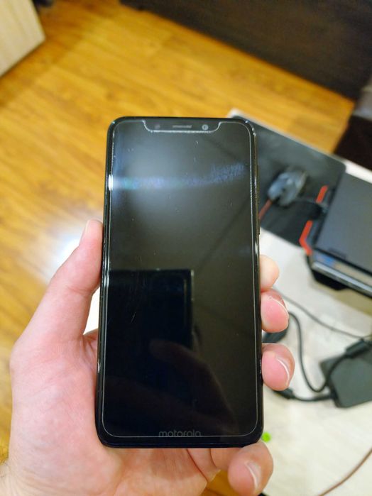 Смартфон Motorola One 64/4