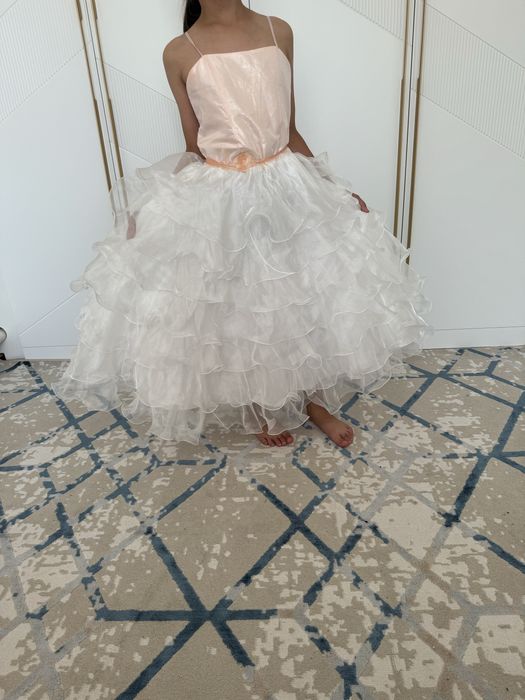 Көйлектер сатылалы.