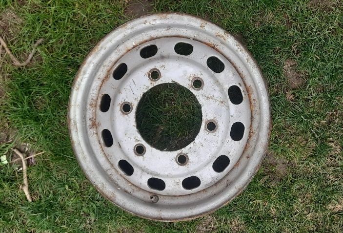 Janta otel Fiat și Ford