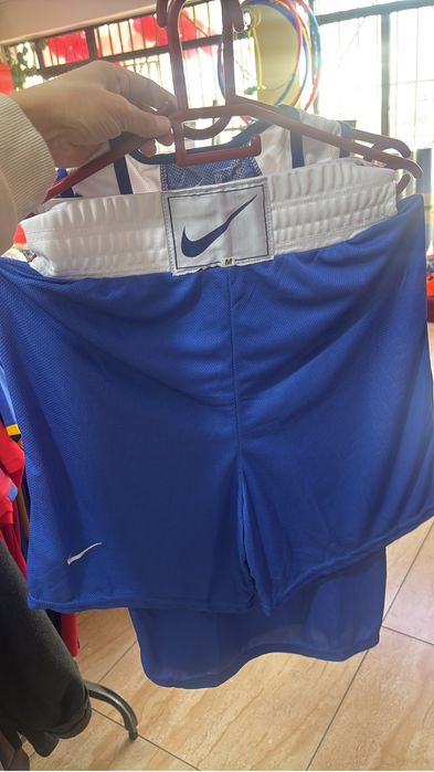 Бокс инвентари шлемы, капы, перчатки, форма