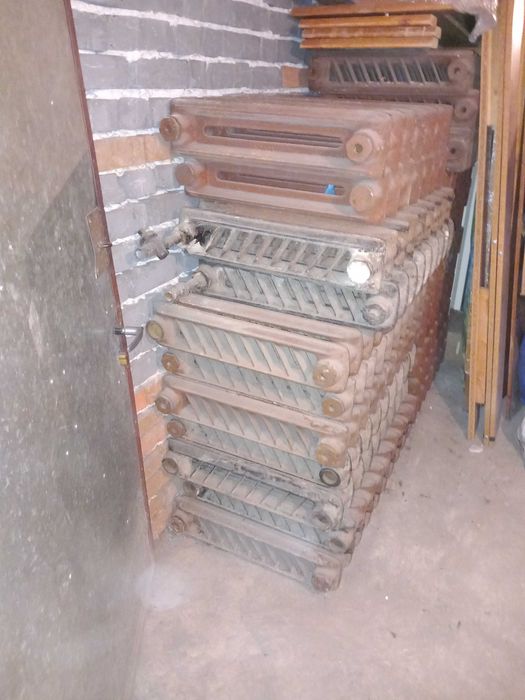 Чугунени радиатори нови неупотребявани със 7 до 10 ребра всеки общо 23