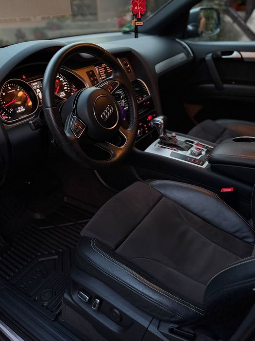 Audi Q7 // S Line// Quatro