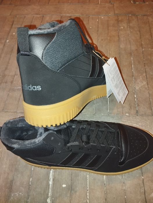 Adidasi bascheti , 2 perechii