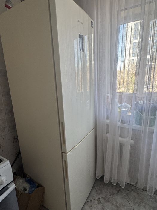 Продам холодильник самсунг в отличном состоянии