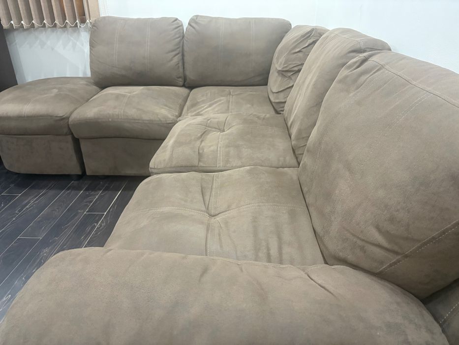 Продавам ъглов разтегателен диван