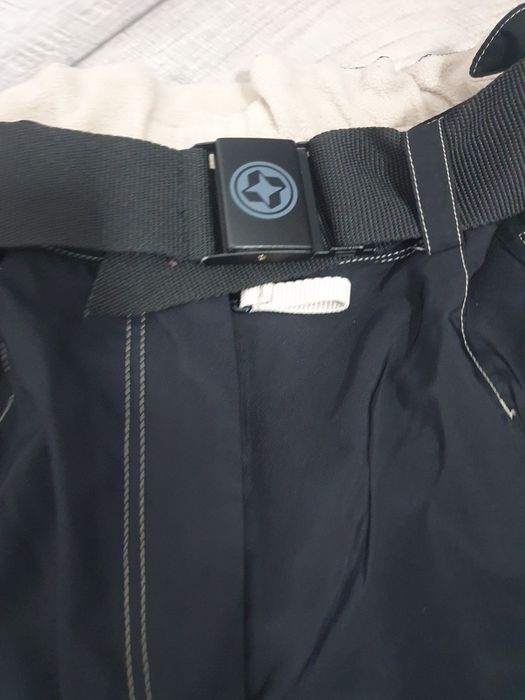 Pantaloni pentru ski