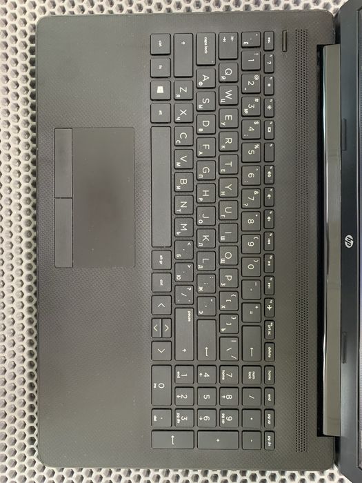 Ноутбук HP в идеальном состоянии.