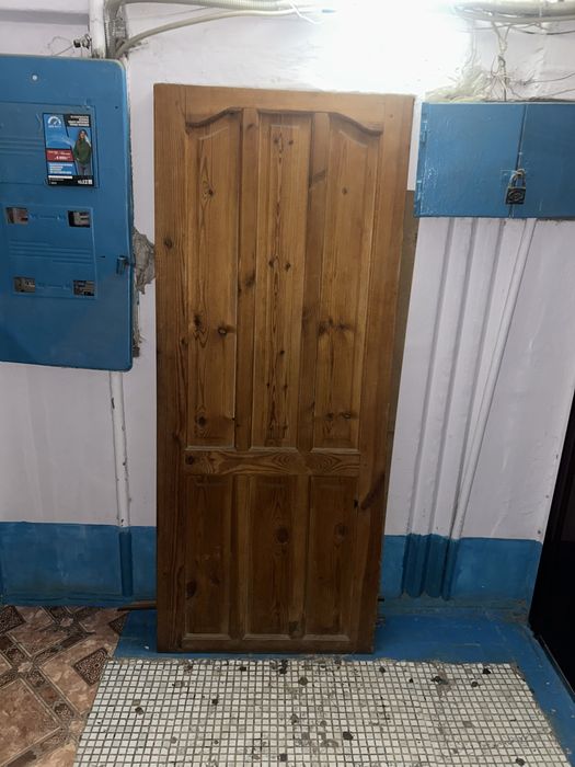 Деревянная дверь б/у