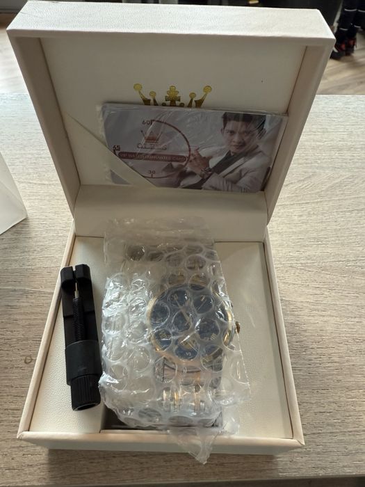 Часовник OLEVS.