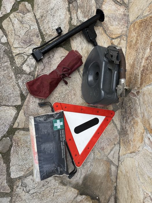 W124- туба крик инструменти триъгълник аптечка