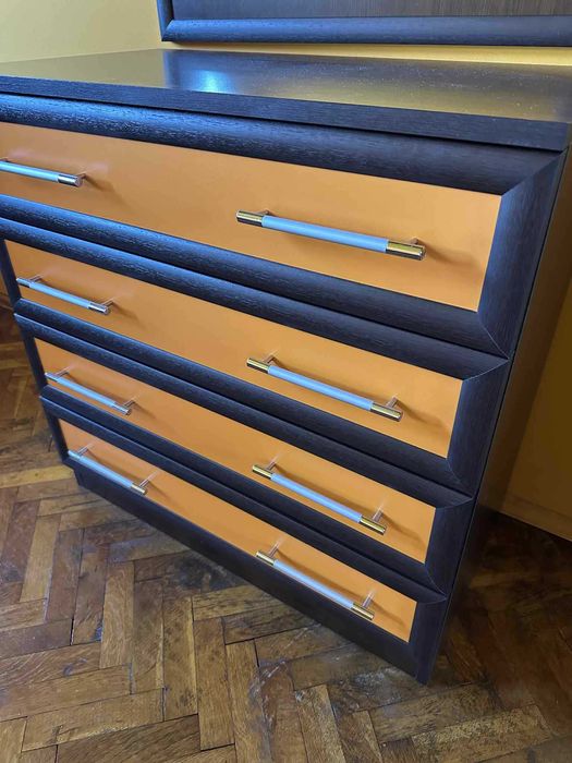 Продавам мебели в отлично състояние