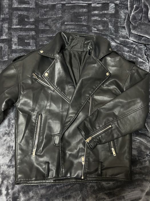 Пррдам кожаную куртку