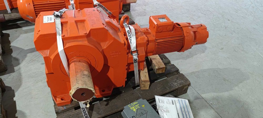 Motor electric cu reductor Bauer 7.5kW 5.5rpm cu frana