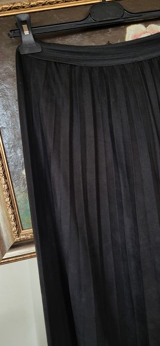 Fusta in pliuri catifelata