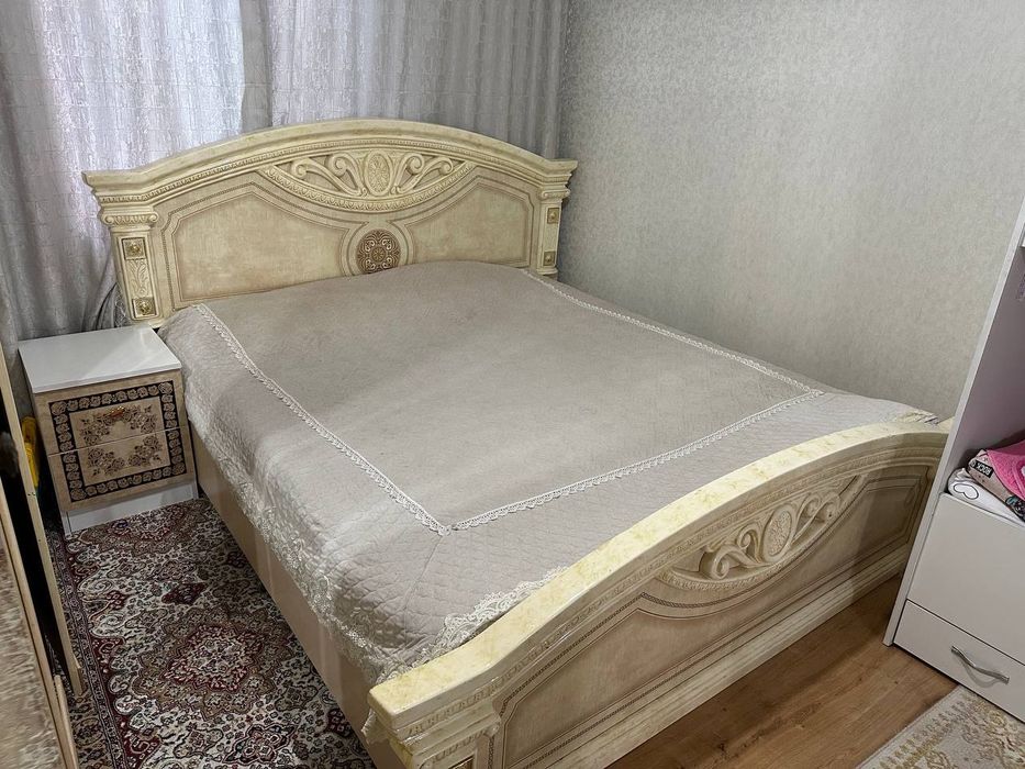 Продам спальный гарнититур