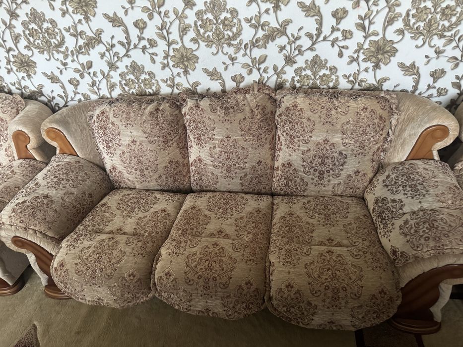 Продам диван гостиной