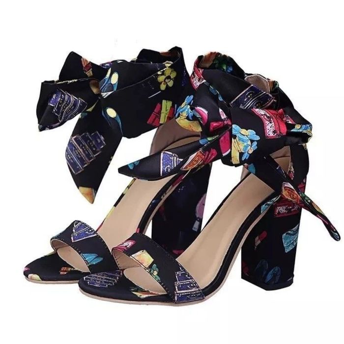 Оригинальные шелковые босоножки