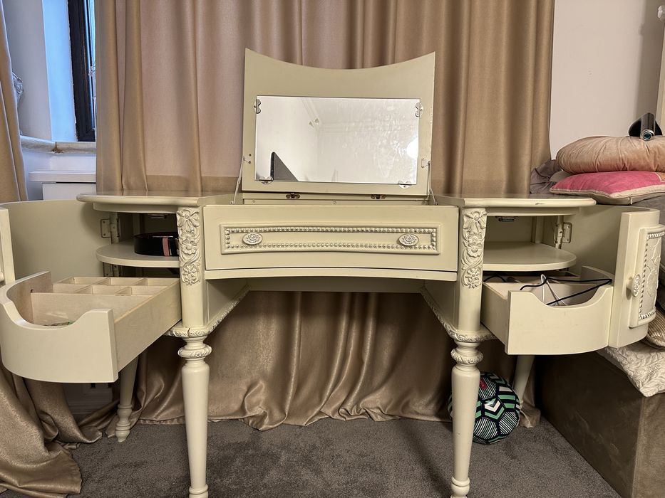 Comoda Make-up, Comoda Make-up