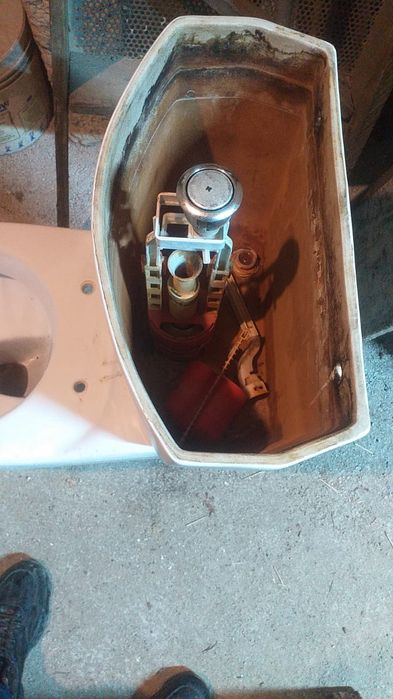 Продам унитаз  с бочком