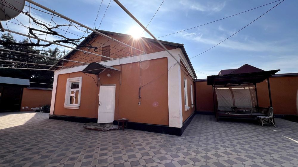 Фаргона шахрида 7 сотих ховли. Полский бозор ёнидаги махалла