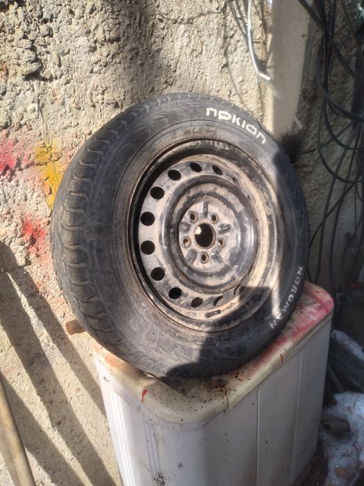 Диск на запаску с резиной